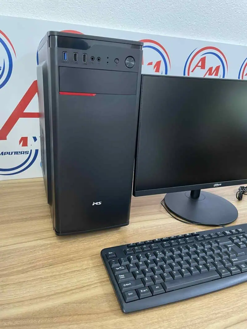 Računar, monitor, tastatura, miš i podloga