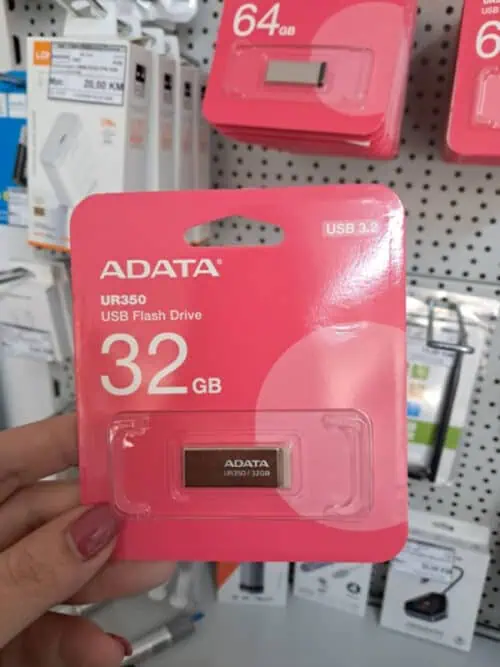 img-1772023482-9d4b027469cd USB 32GB 3.2 SMEĐI METAL