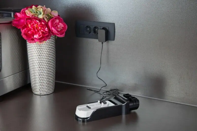 MABAGOR-1200Wx1200H-mabagor-imagelib-full-trim-a-0-a0ee7e22830e9b9697b4bf23625e3d4b-239923-2 Hisense štapni usisivač, HI-MOVE IV, 150 W, 25.2 V